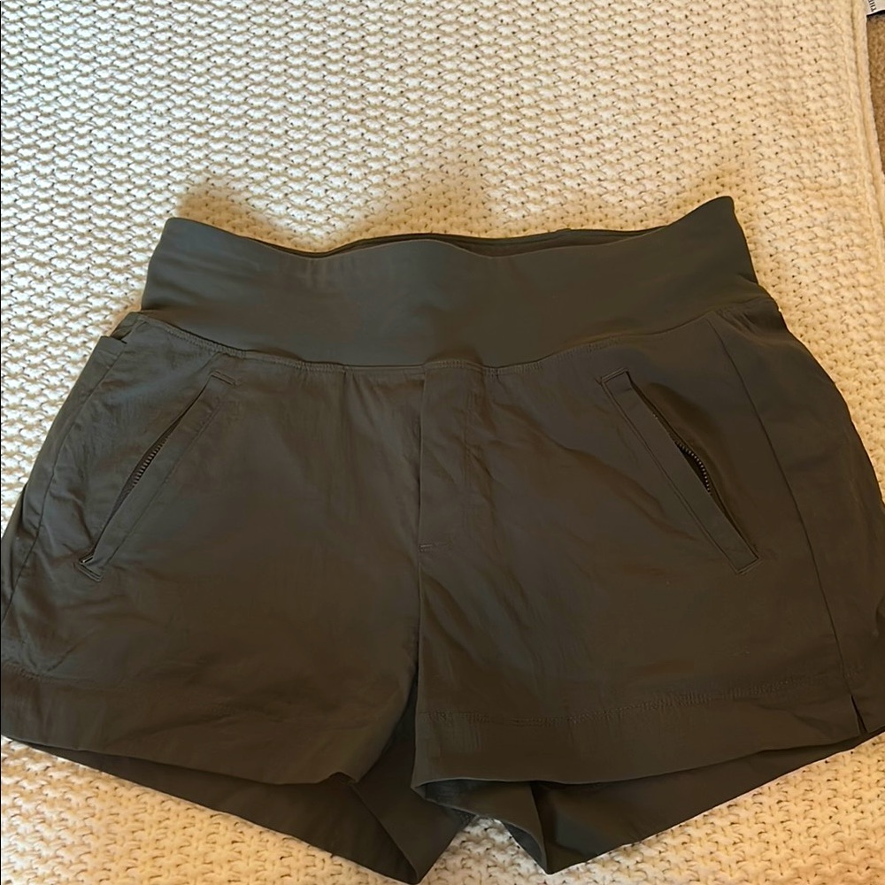 Athleta Trekke North Short